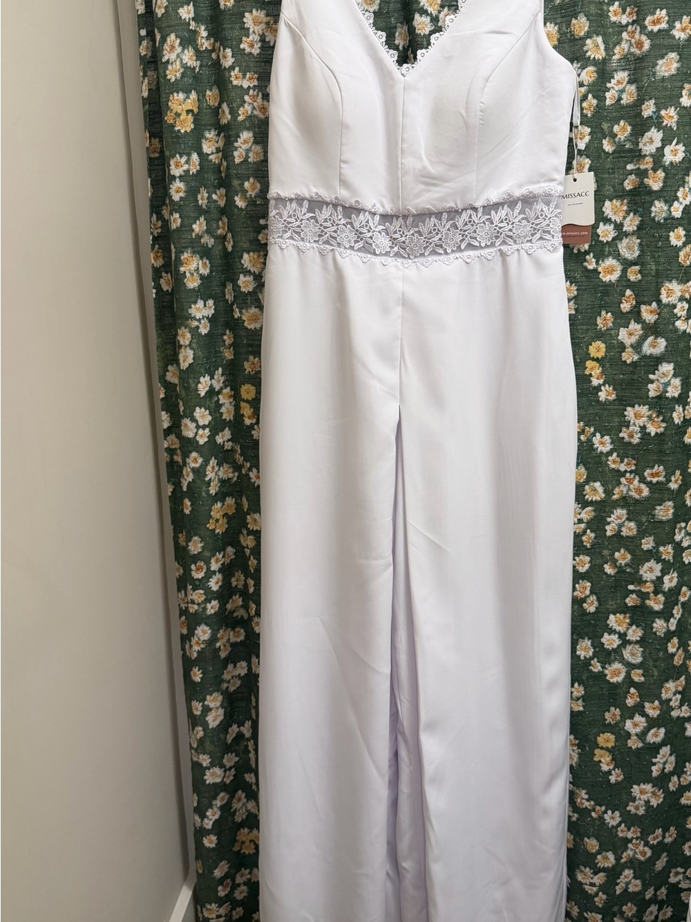 NWT Elegant White Sleeveless V-Neck Women’s 16 Jumpsuit